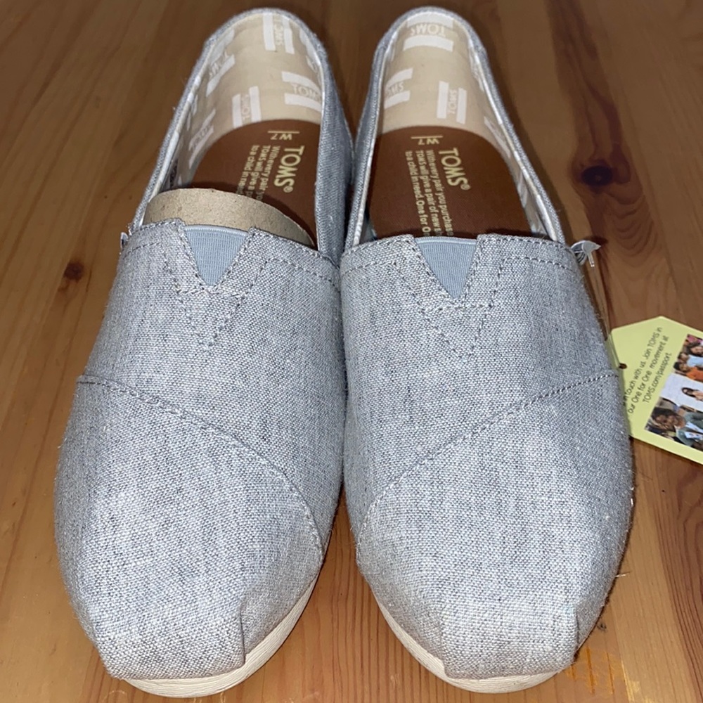 TOMS SHOES